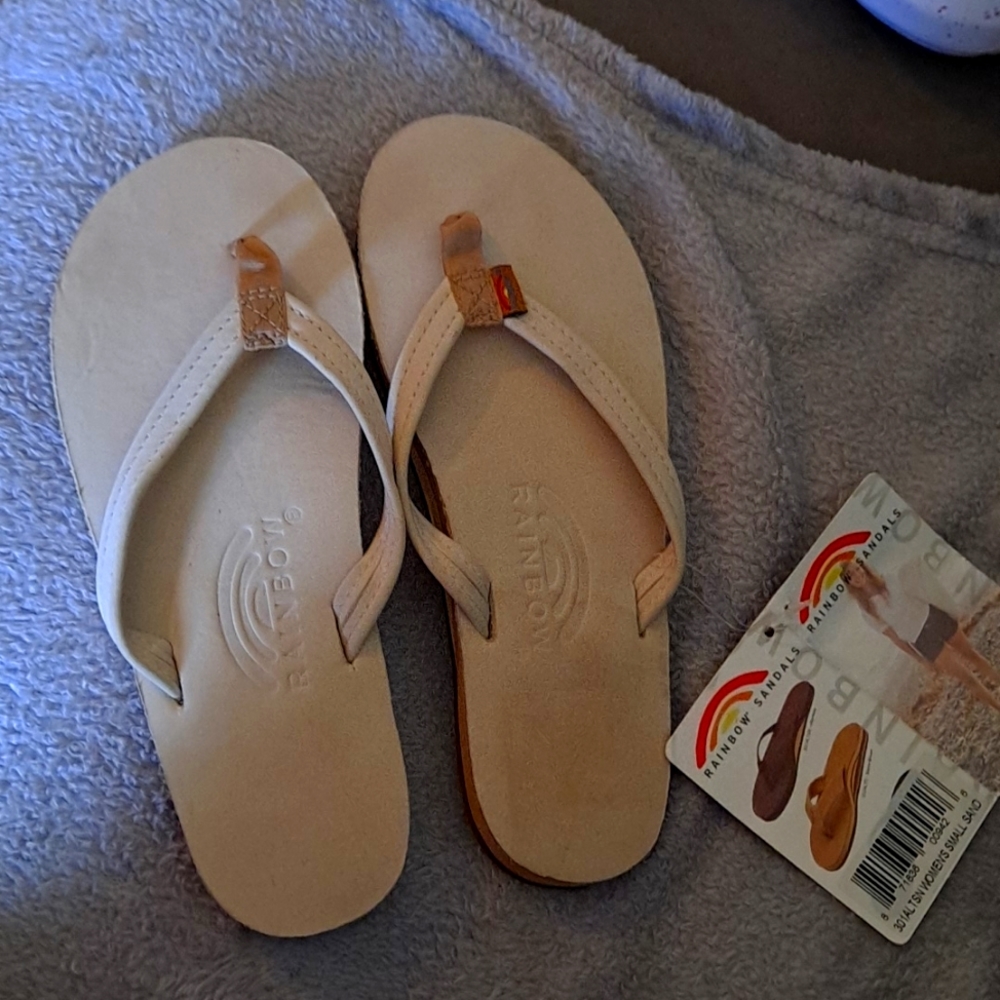 NWT Cream leather Rainbow flip-flop sandals size small